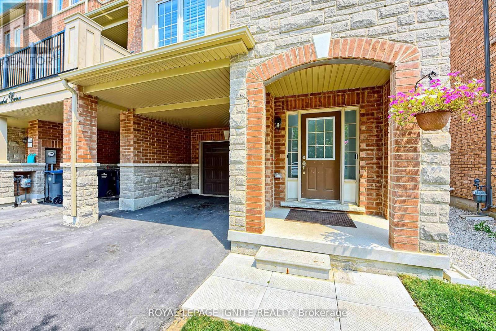 25 Haymarket Drive, Brampton (Northwest Brampton), Ontario  L7A 5C3 - Photo 3 - W12498864