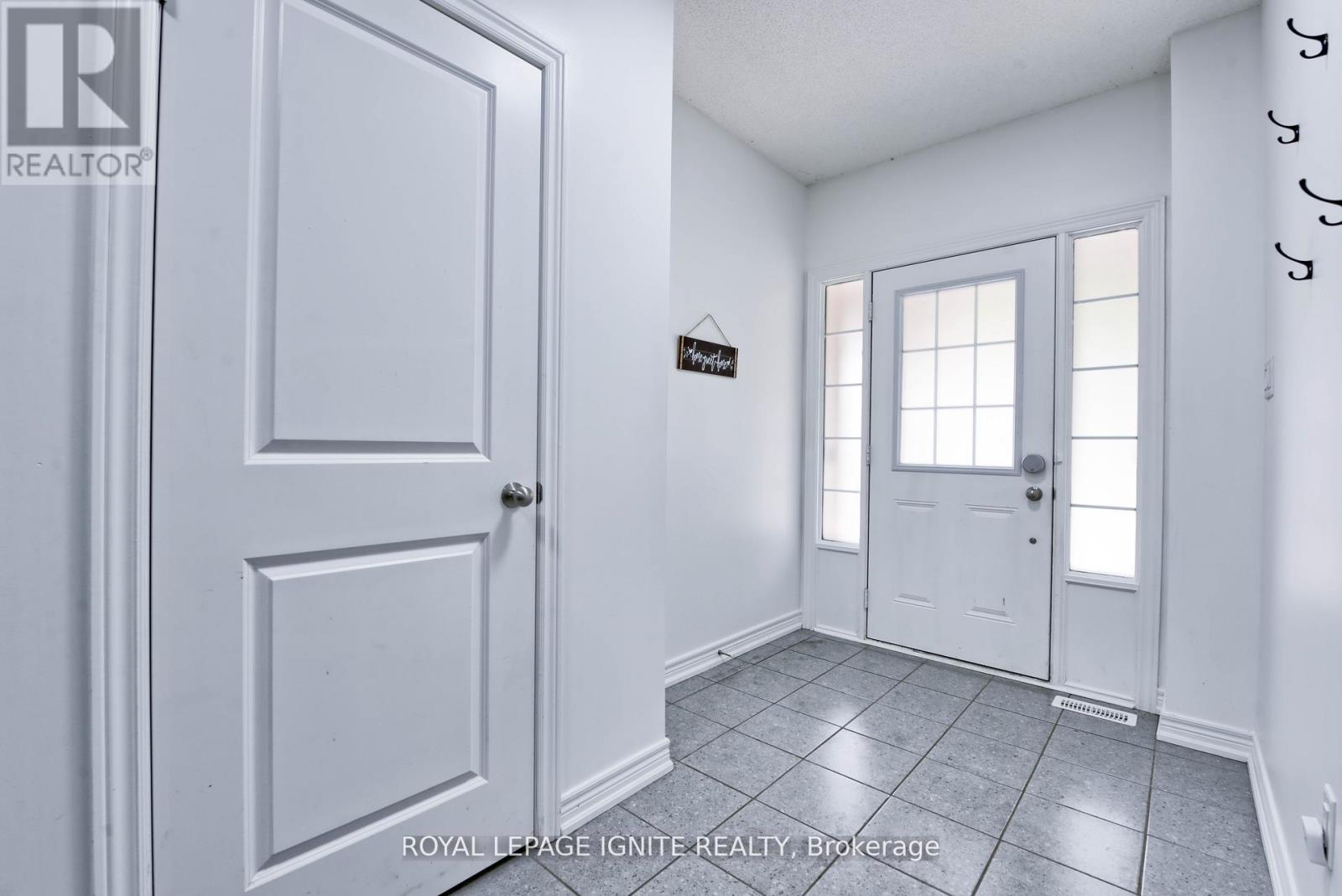 25 Haymarket Drive, Brampton (Northwest Brampton), Ontario  L7A 5C3 - Photo 4 - W12498864