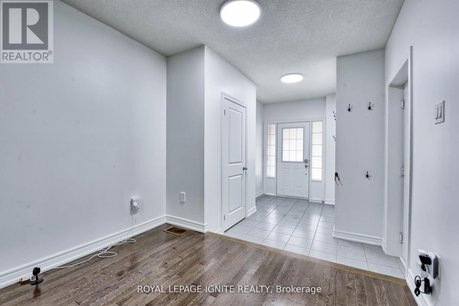 25 Haymarket Drive, Brampton (Northwest Brampton), Ontario  L7A 5C3 - Photo 5 - W12498864