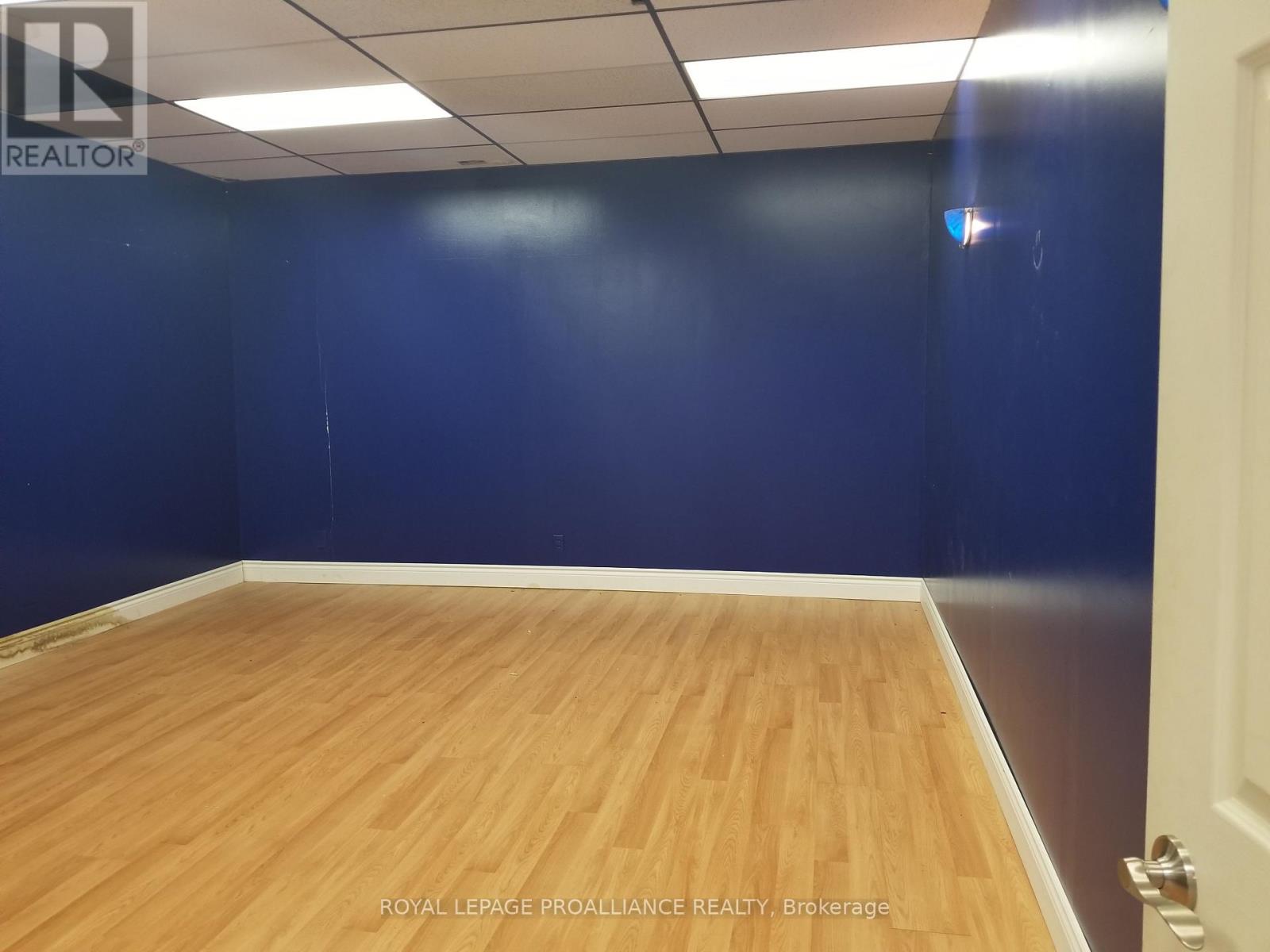 R3 - 205 North Front Street, Belleville, Ontario  K8P 3C3 - Photo 5 - X12498918