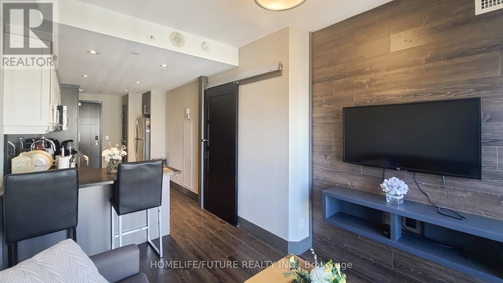 S2205 - 330 Phillip Street, Waterloo, Ontario  N2L 3W9 - Photo 12 - X12498810