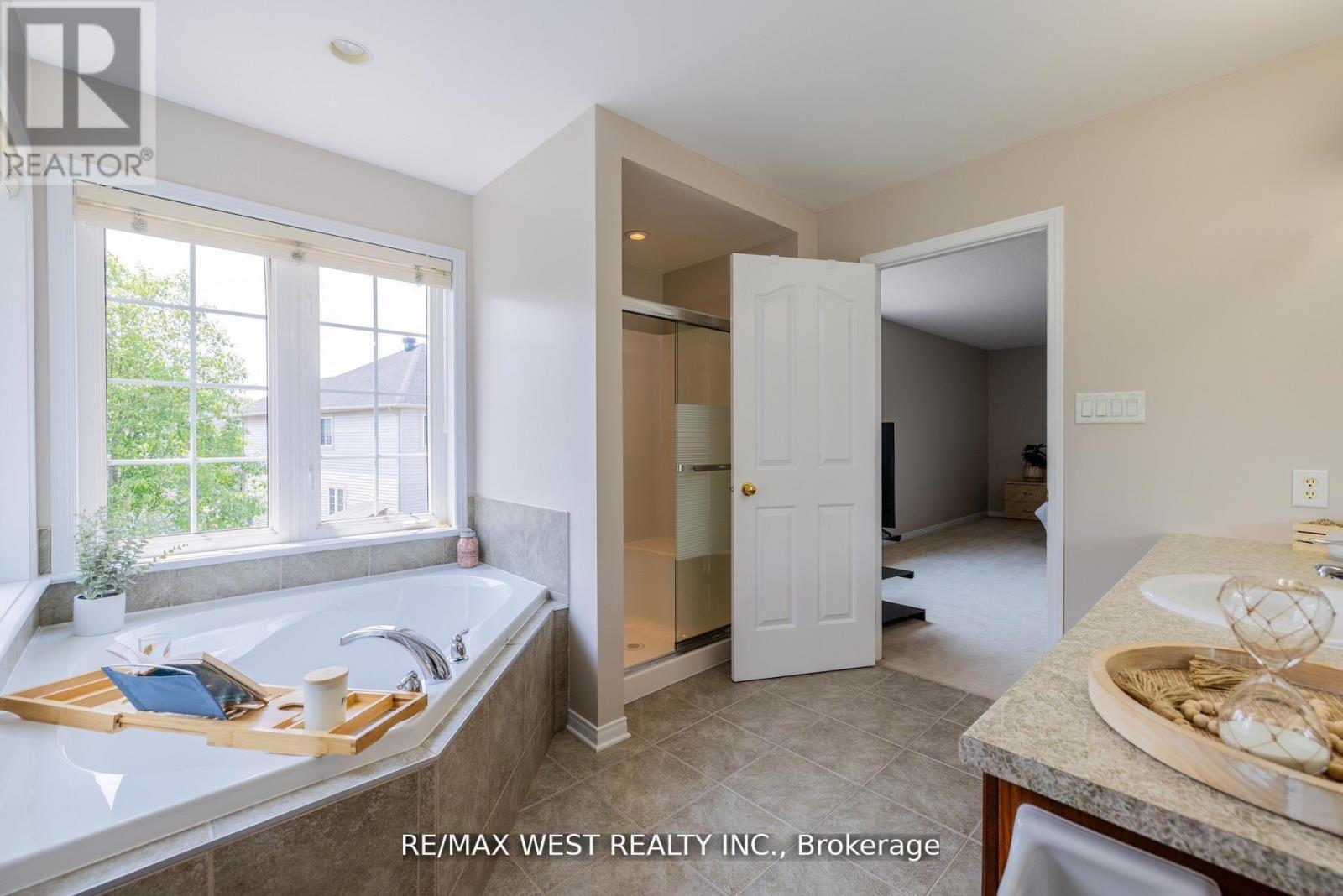 214 Castlegarth Crescent, Ottawa, Ontario  K2J 5N6 - Photo 12 - X12498884