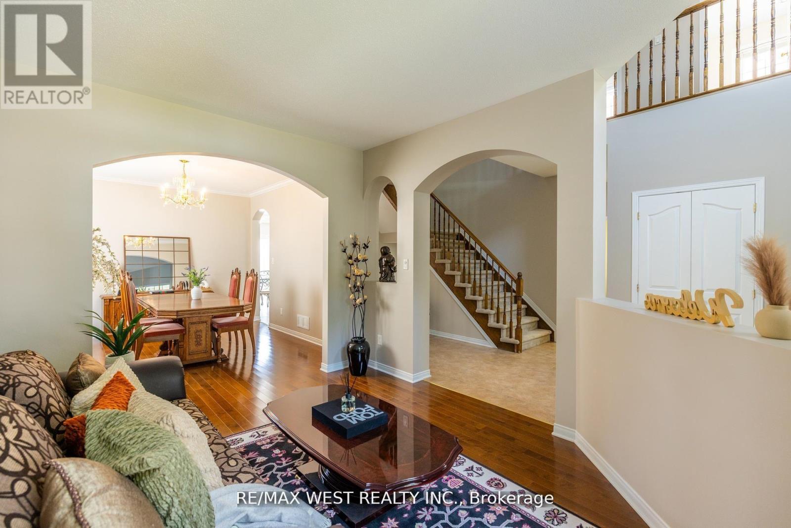 214 Castlegarth Crescent, Ottawa, Ontario  K2J 5N6 - Photo 4 - X12498884