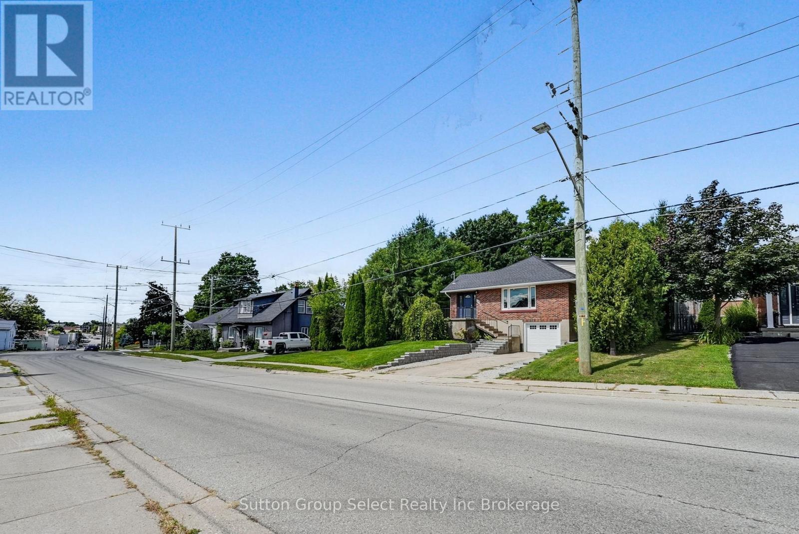 105 King Street E, Ingersoll, Ontario  N5C 1G8 - Photo 2 - X12375822