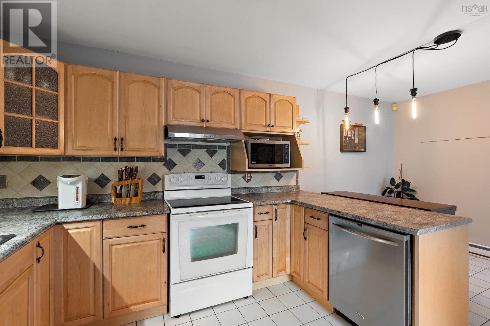 18 Bryden Avenue, Halifax, Nova Scotia  B3P 1H2 - Photo 8 - 202524112