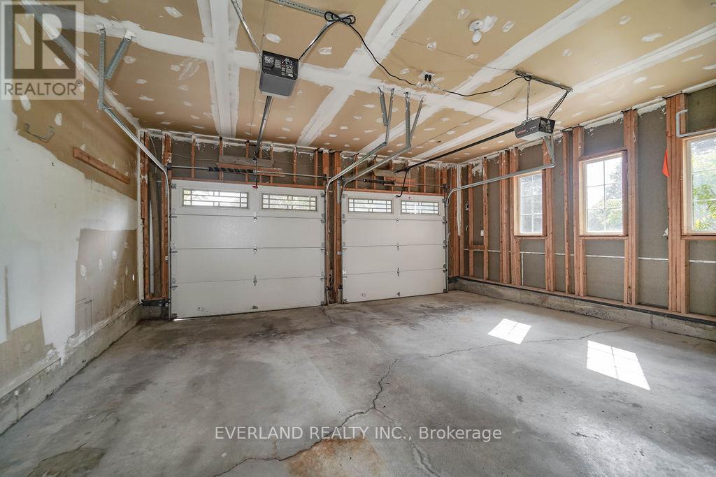 618 Foxcroft Boulevard, Newmarket, Ontario  L3X 1N4 - Photo 13 - N12498892