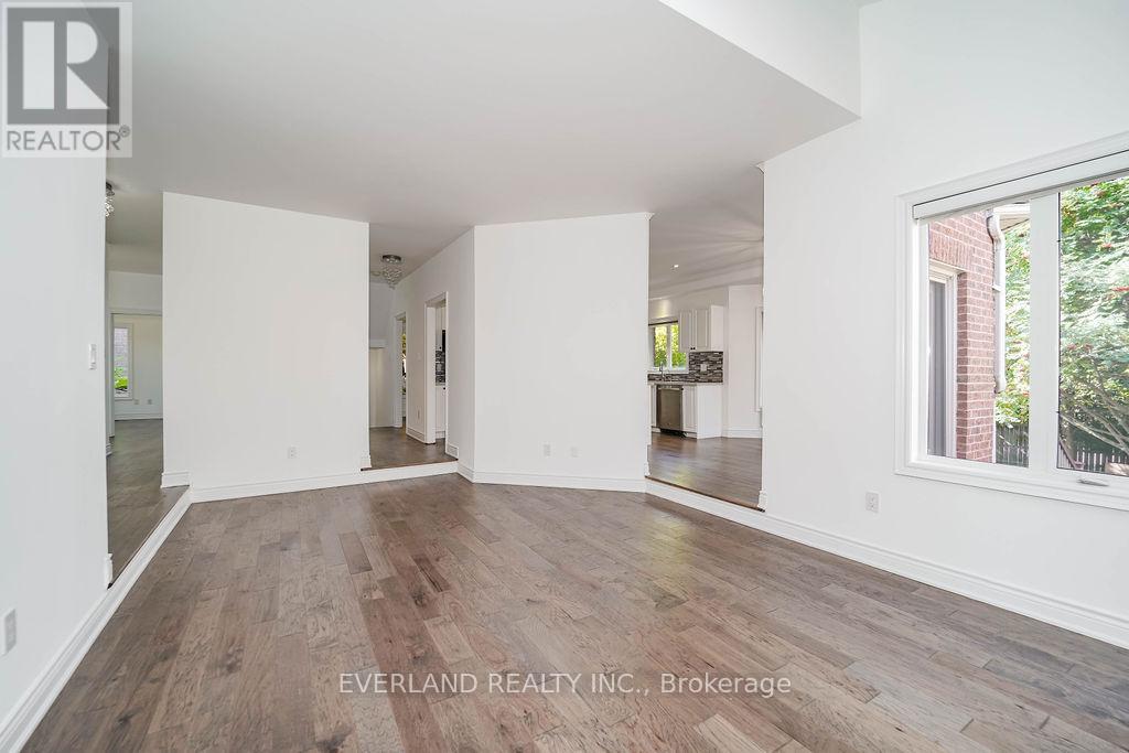 618 Foxcroft Boulevard, Newmarket, Ontario  L3X 1N4 - Photo 14 - N12498892