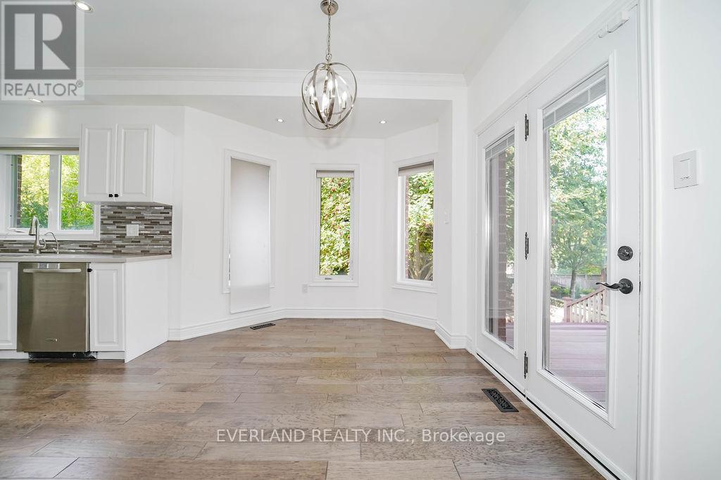 618 Foxcroft Boulevard, Newmarket, Ontario  L3X 1N4 - Photo 18 - N12498892