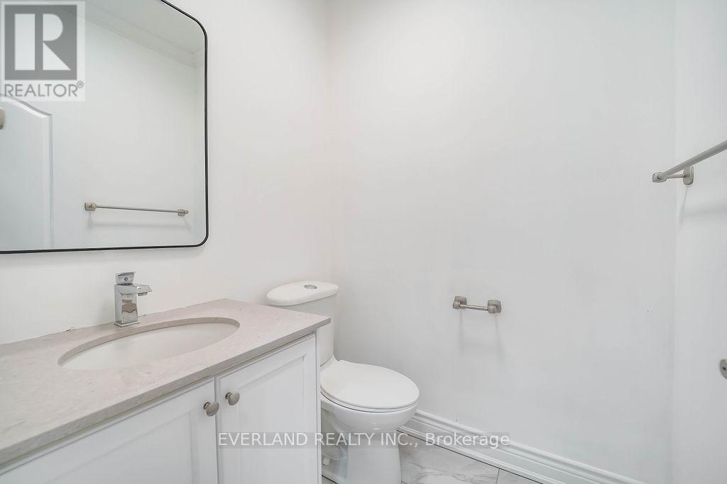 618 Foxcroft Boulevard, Newmarket, Ontario  L3X 1N4 - Photo 19 - N12498892