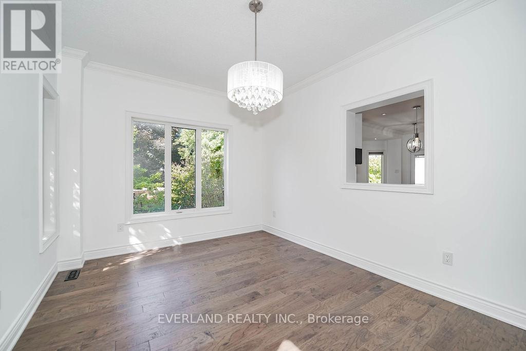 618 Foxcroft Boulevard, Newmarket, Ontario  L3X 1N4 - Photo 20 - N12498892