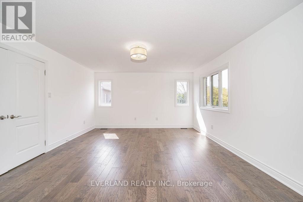 618 Foxcroft Boulevard, Newmarket, Ontario  L3X 1N4 - Photo 22 - N12498892