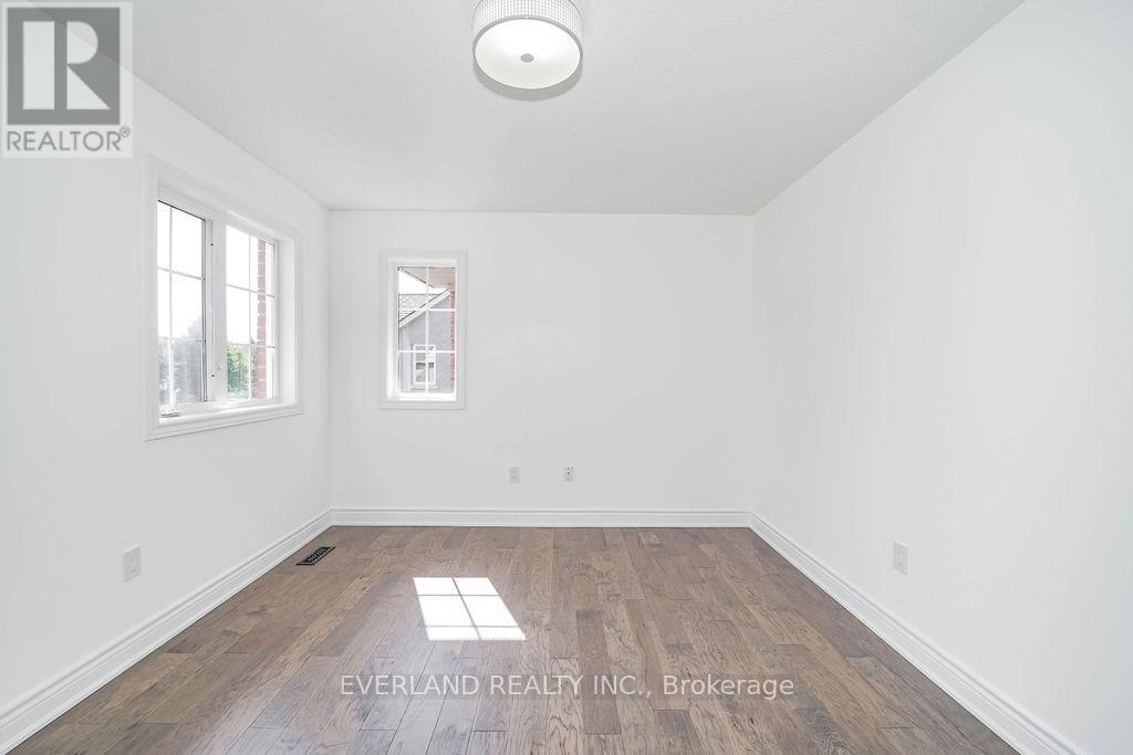 618 Foxcroft Boulevard, Newmarket, Ontario  L3X 1N4 - Photo 30 - N12498892