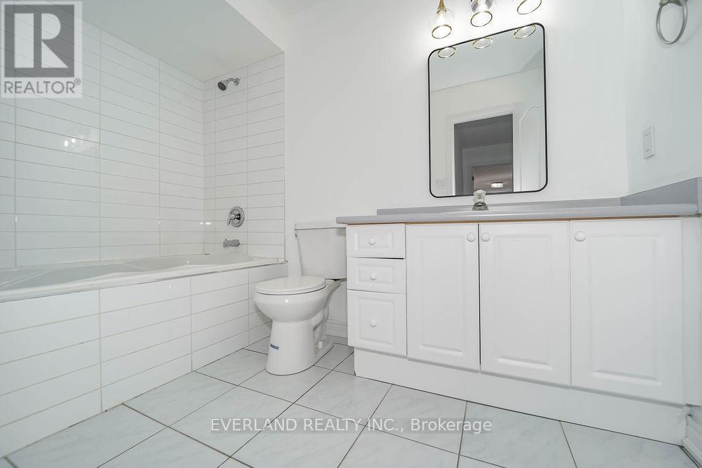 618 Foxcroft Boulevard, Newmarket, Ontario  L3X 1N4 - Photo 35 - N12498892