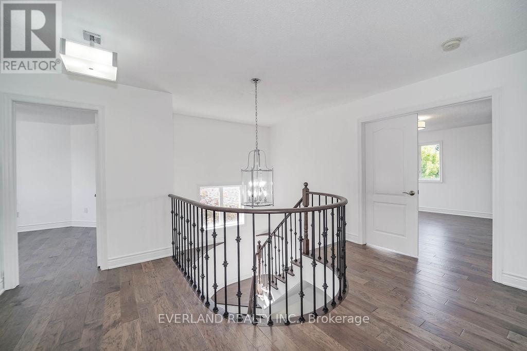 618 Foxcroft Boulevard, Newmarket, Ontario  L3X 1N4 - Photo 36 - N12498892