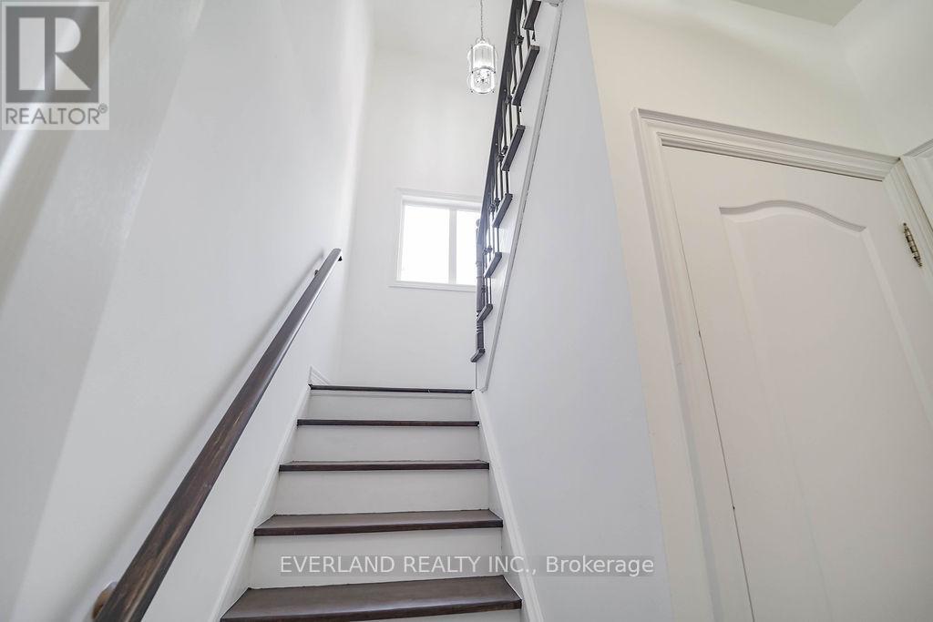 618 Foxcroft Boulevard, Newmarket, Ontario  L3X 1N4 - Photo 37 - N12498892