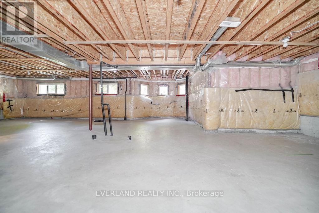 618 Foxcroft Boulevard, Newmarket, Ontario  L3X 1N4 - Photo 38 - N12498892