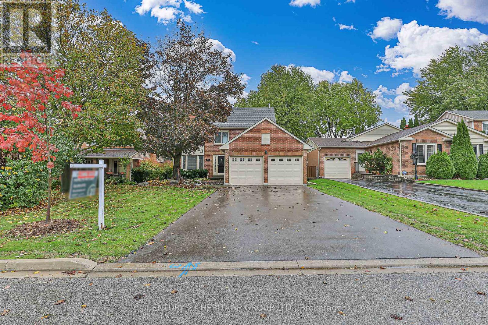 124 JOHN BOWSER CRESCENT, Newmarket, Ontario