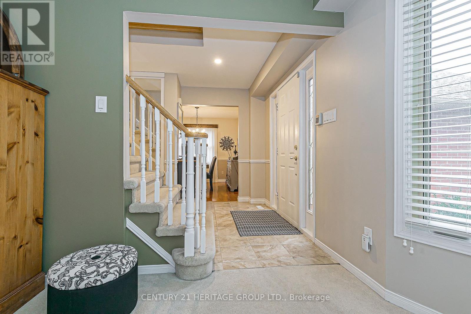 124 John Bowser Crescent, Newmarket, Ontario  L3Y 7P1 - Photo 2 - N12498904