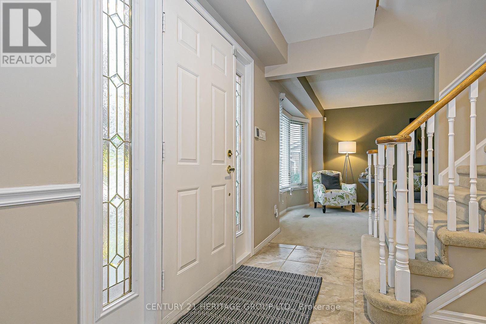 124 John Bowser Crescent, Newmarket, Ontario  L3Y 7P1 - Photo 3 - N12498904