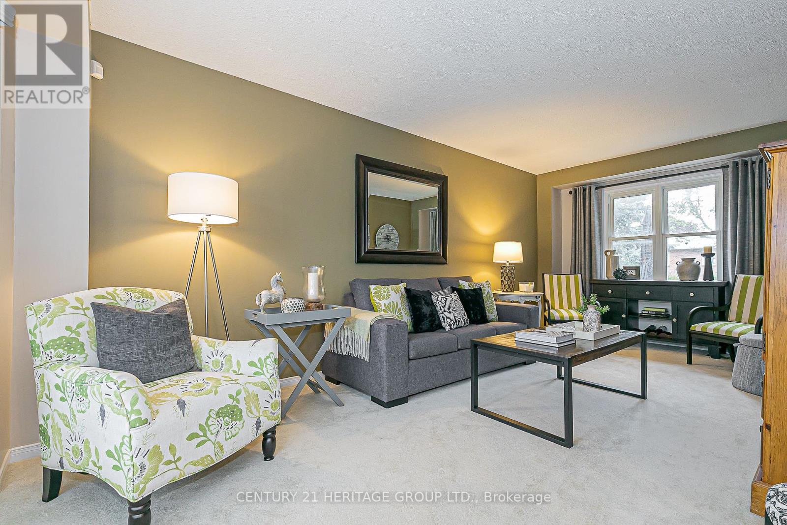 124 John Bowser Crescent, Newmarket, Ontario  L3Y 7P1 - Photo 4 - N12498904