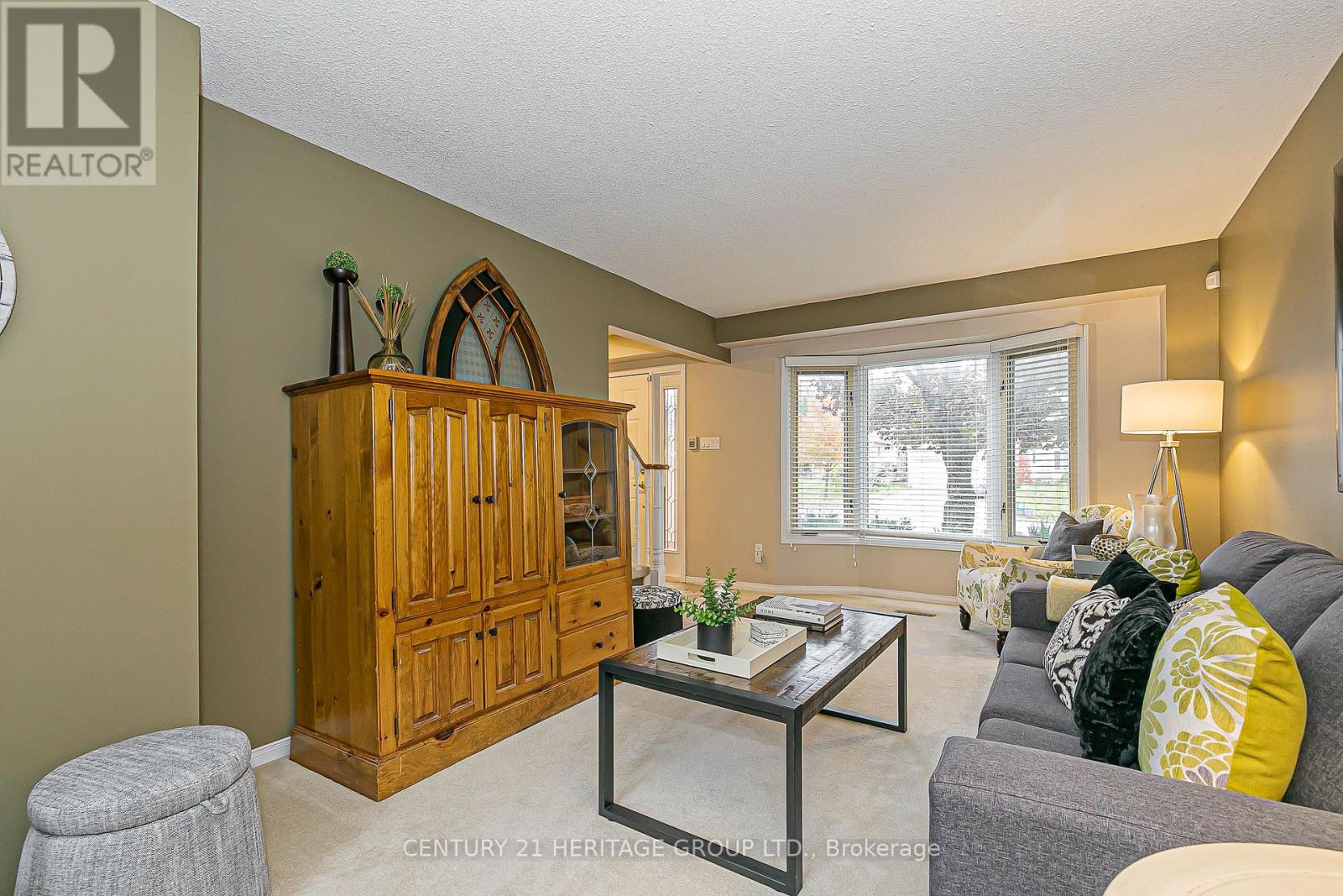 124 John Bowser Crescent, Newmarket, Ontario  L3Y 7P1 - Photo 5 - N12498904