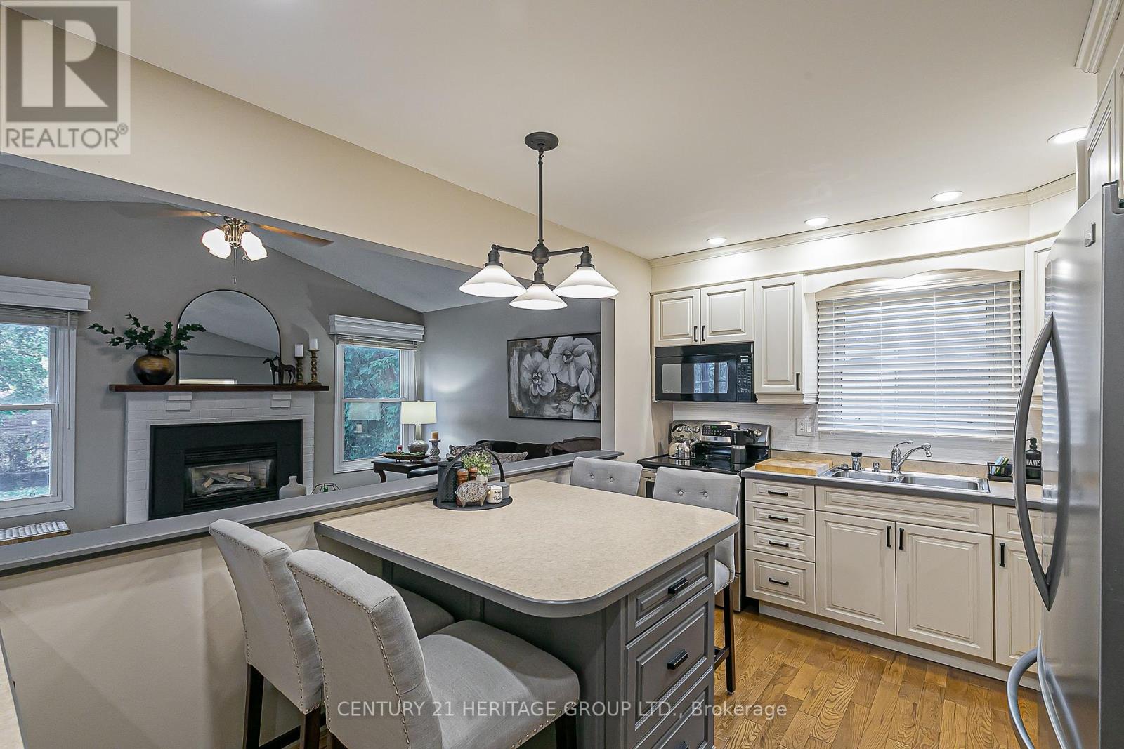 124 John Bowser Crescent, Newmarket, Ontario  L3Y 7P1 - Photo 8 - N12498904