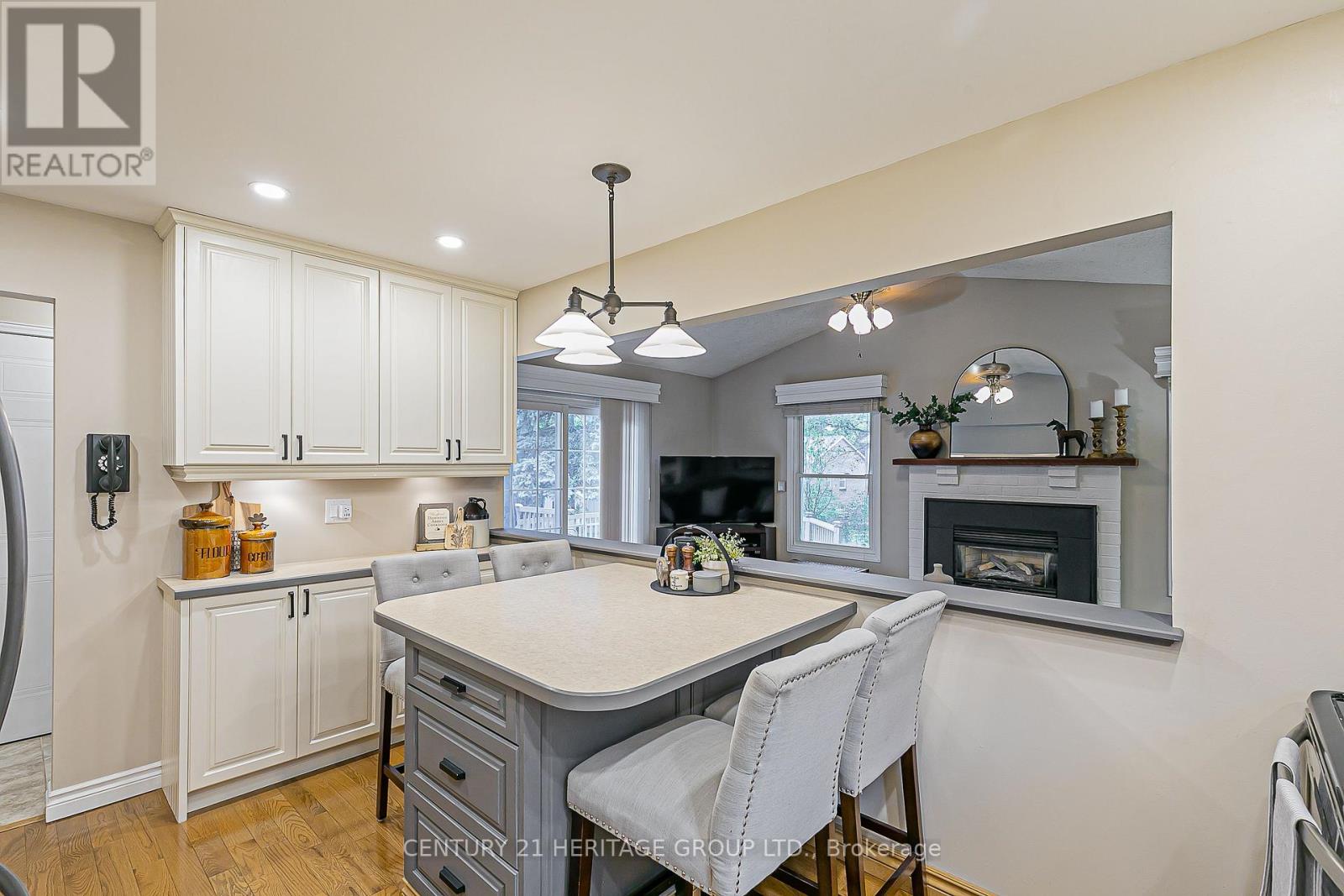 124 John Bowser Crescent, Newmarket, Ontario  L3Y 7P1 - Photo 9 - N12498904