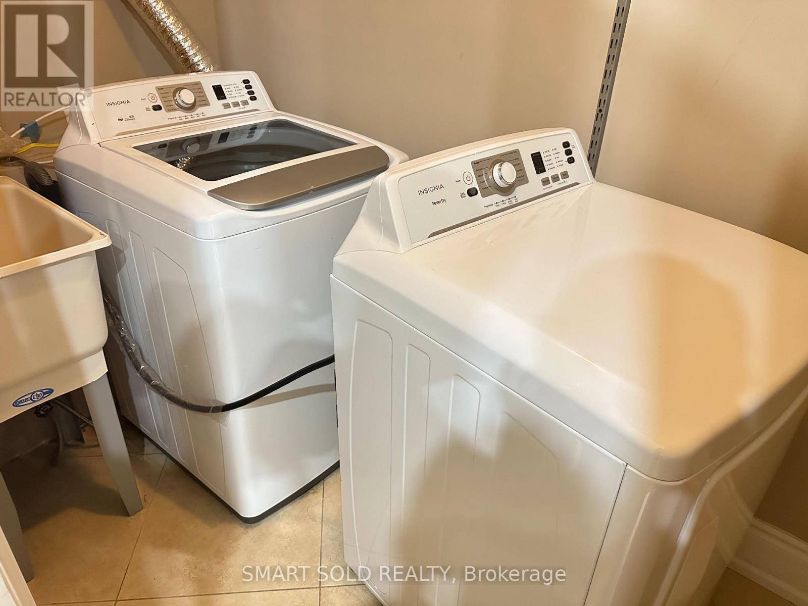 83 Elm Avenue, Richmond Hill, Ontario  L4C 6K8 - Photo 8 - N12498934