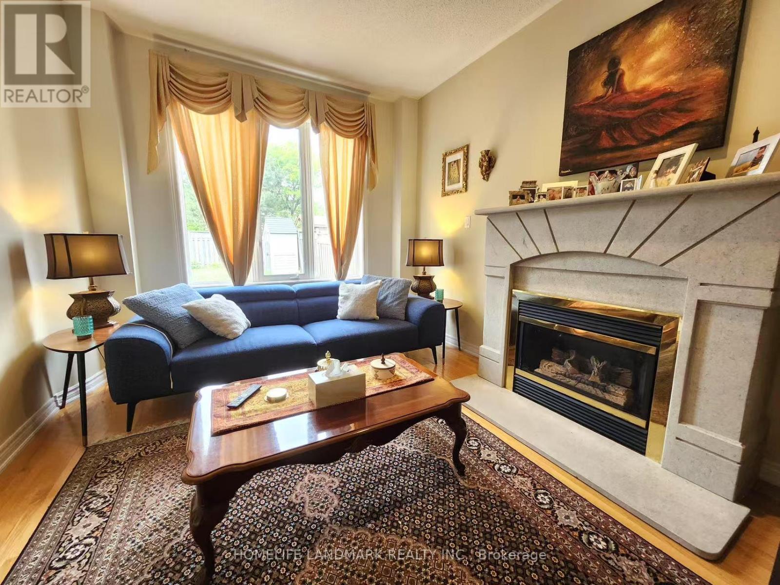 25 Lord  Nelson Court, Richmond Hill, Ontario  L4S 1Y2 - Photo 3 - N12498956