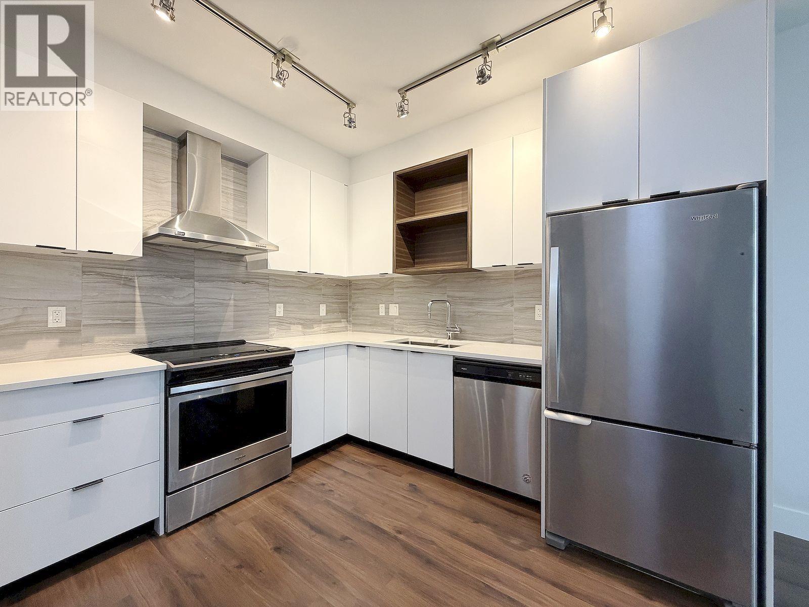 2F 5355 LANE STREET, Burnaby, British Columbia