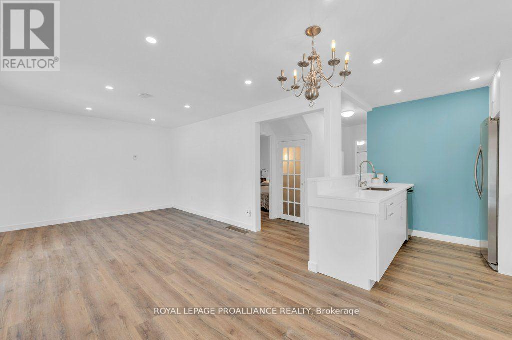 61 Delaney Street, Quinte West (Trenton Ward), Ontario  K8V 4L7 - Photo 12 - X12499120