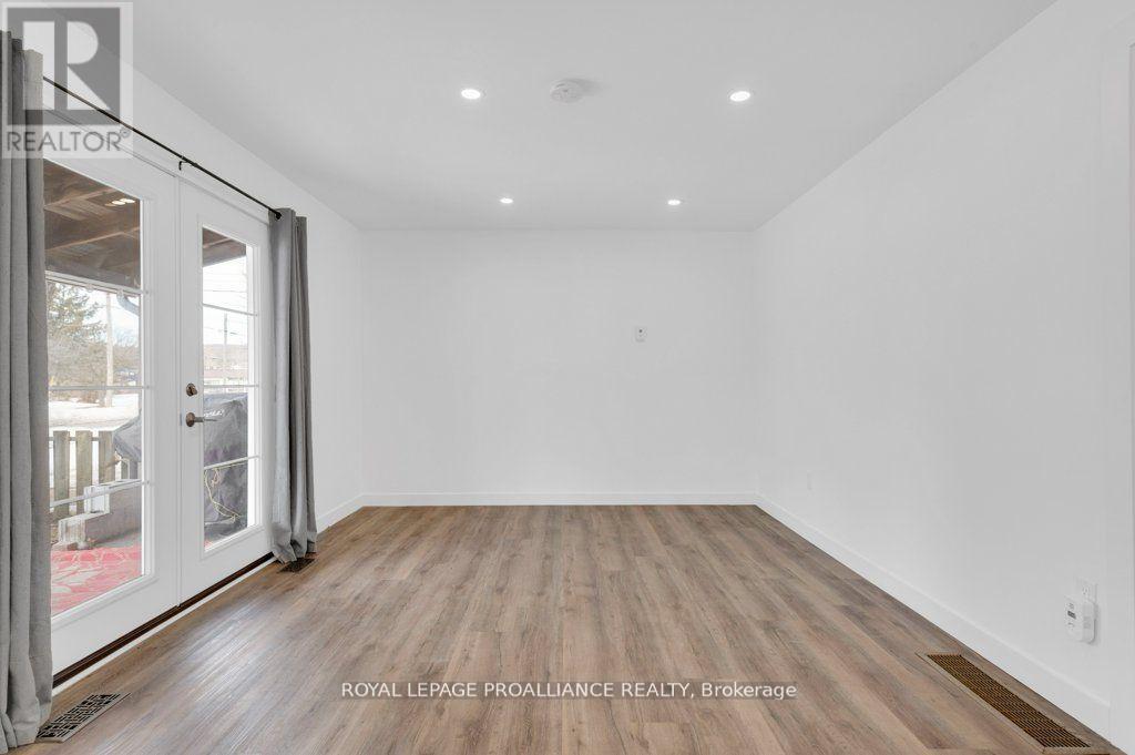 61 Delaney Street, Quinte West (Trenton Ward), Ontario  K8V 4L7 - Photo 13 - X12499120