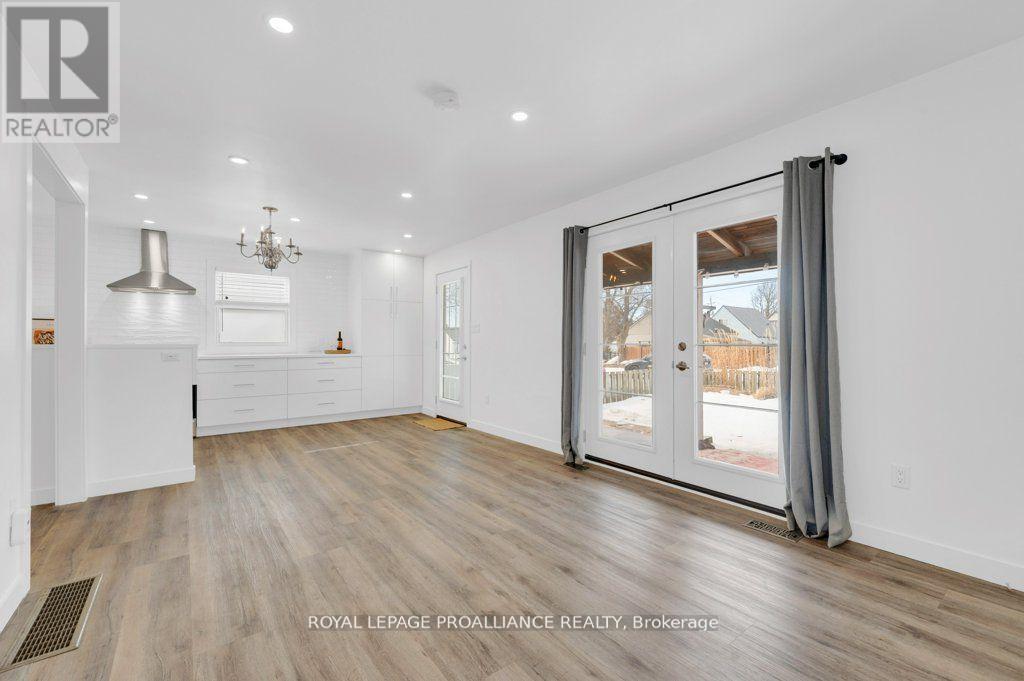 61 Delaney Street, Quinte West (Trenton Ward), Ontario  K8V 4L7 - Photo 15 - X12499120