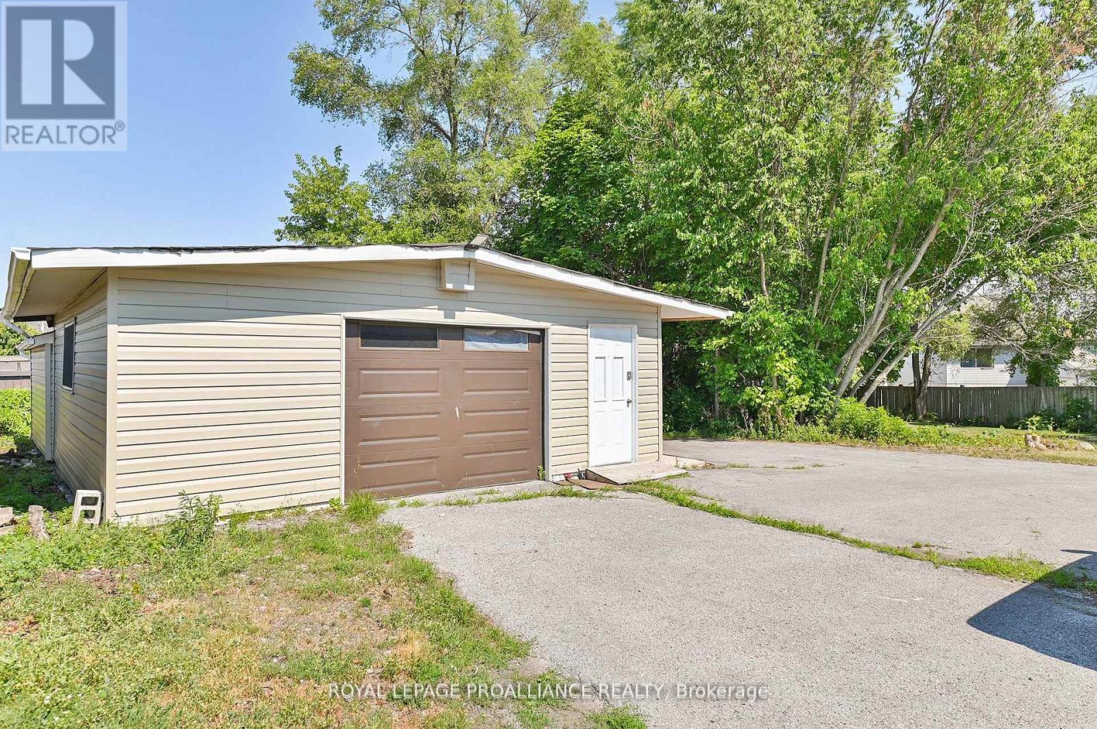 61 Delaney Street, Quinte West (Trenton Ward), Ontario  K8V 4L7 - Photo 29 - X12499120