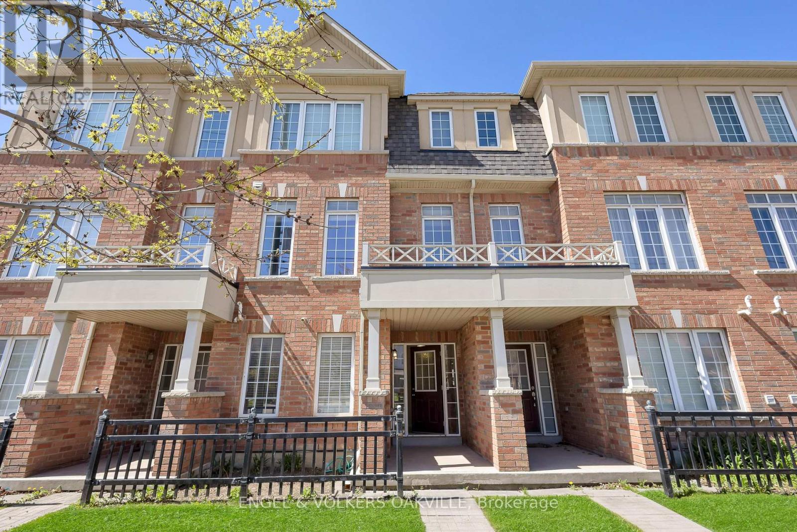 64 Batiste Trail, Halton Hills, Ontario  L7G 0H2 - Photo 1 - W12498886