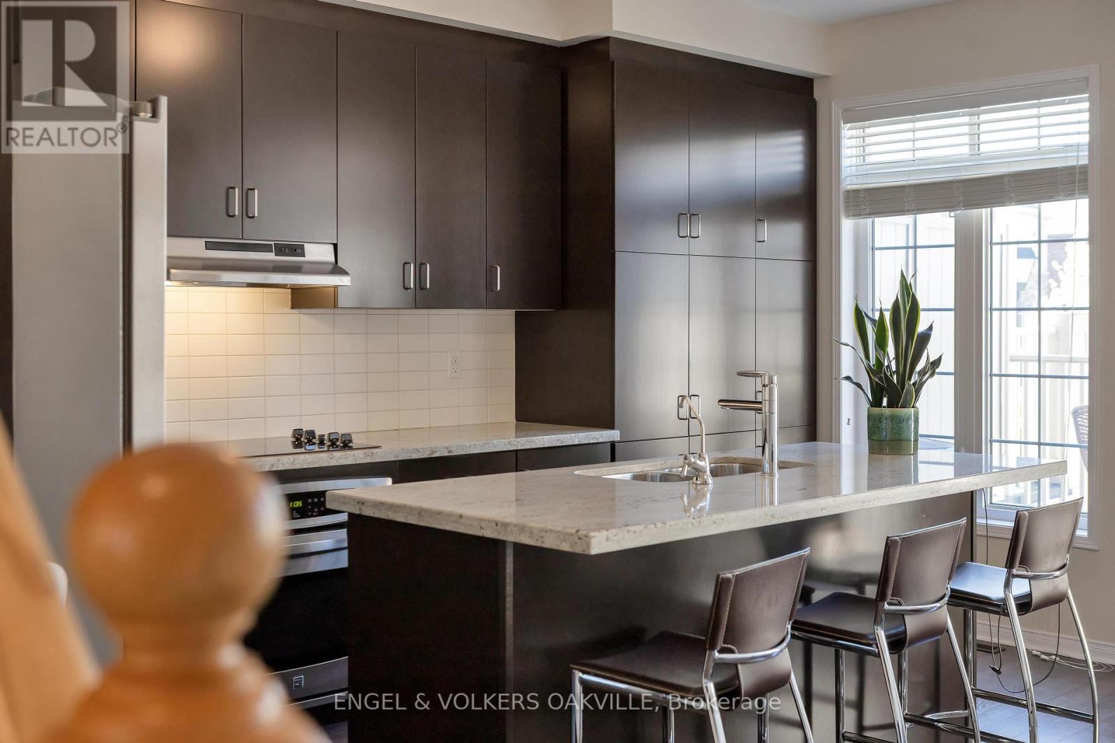 64 Batiste Trail, Halton Hills, Ontario  L7G 0H2 - Photo 3 - W12498886