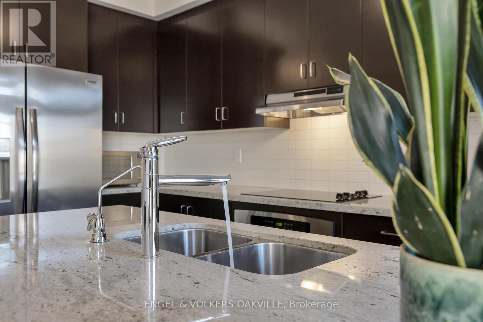 64 Batiste Trail, Halton Hills, Ontario  L7G 0H2 - Photo 4 - W12498886