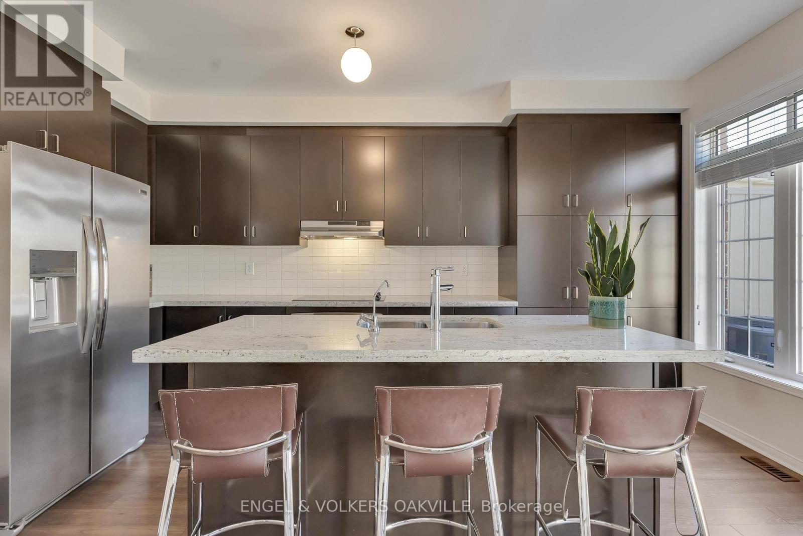 64 Batiste Trail, Halton Hills, Ontario  L7G 0H2 - Photo 5 - W12498886