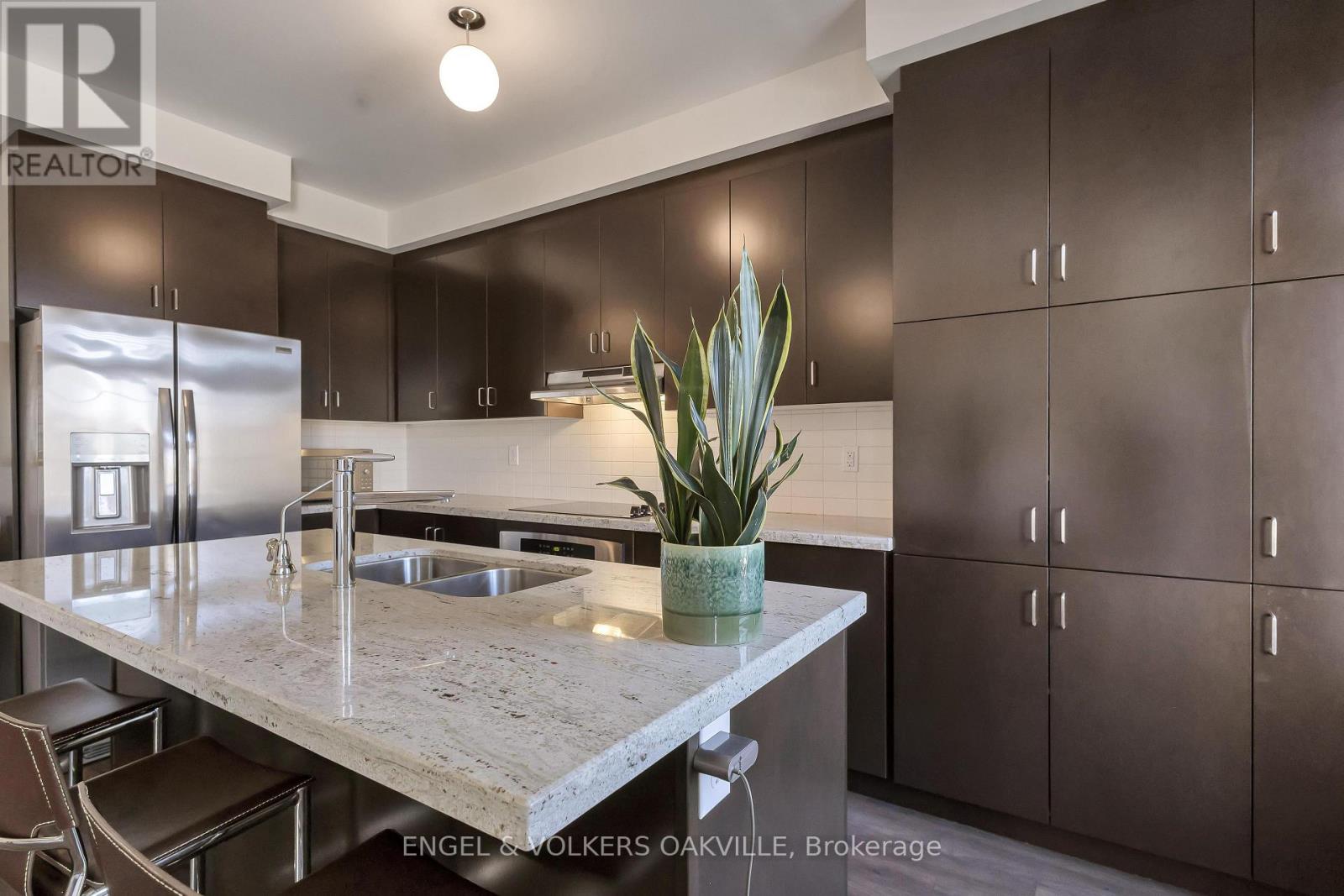 64 Batiste Trail, Halton Hills, Ontario  L7G 0H2 - Photo 6 - W12498886