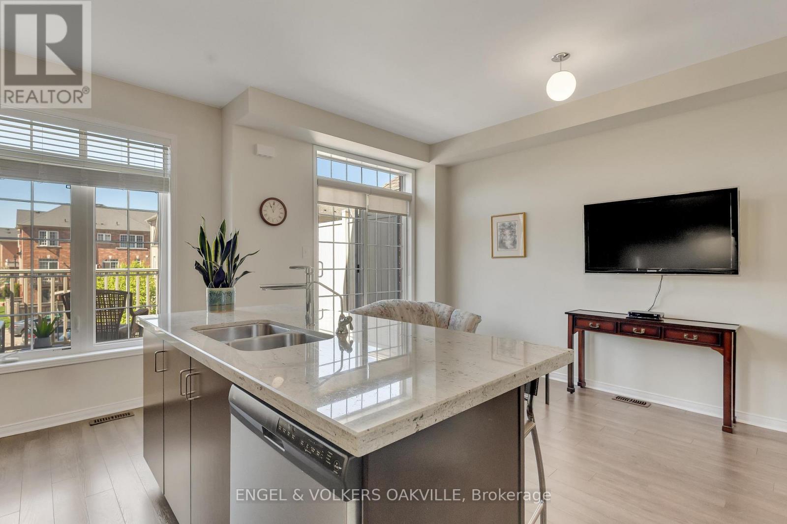 64 Batiste Trail, Halton Hills, Ontario  L7G 0H2 - Photo 9 - W12498886