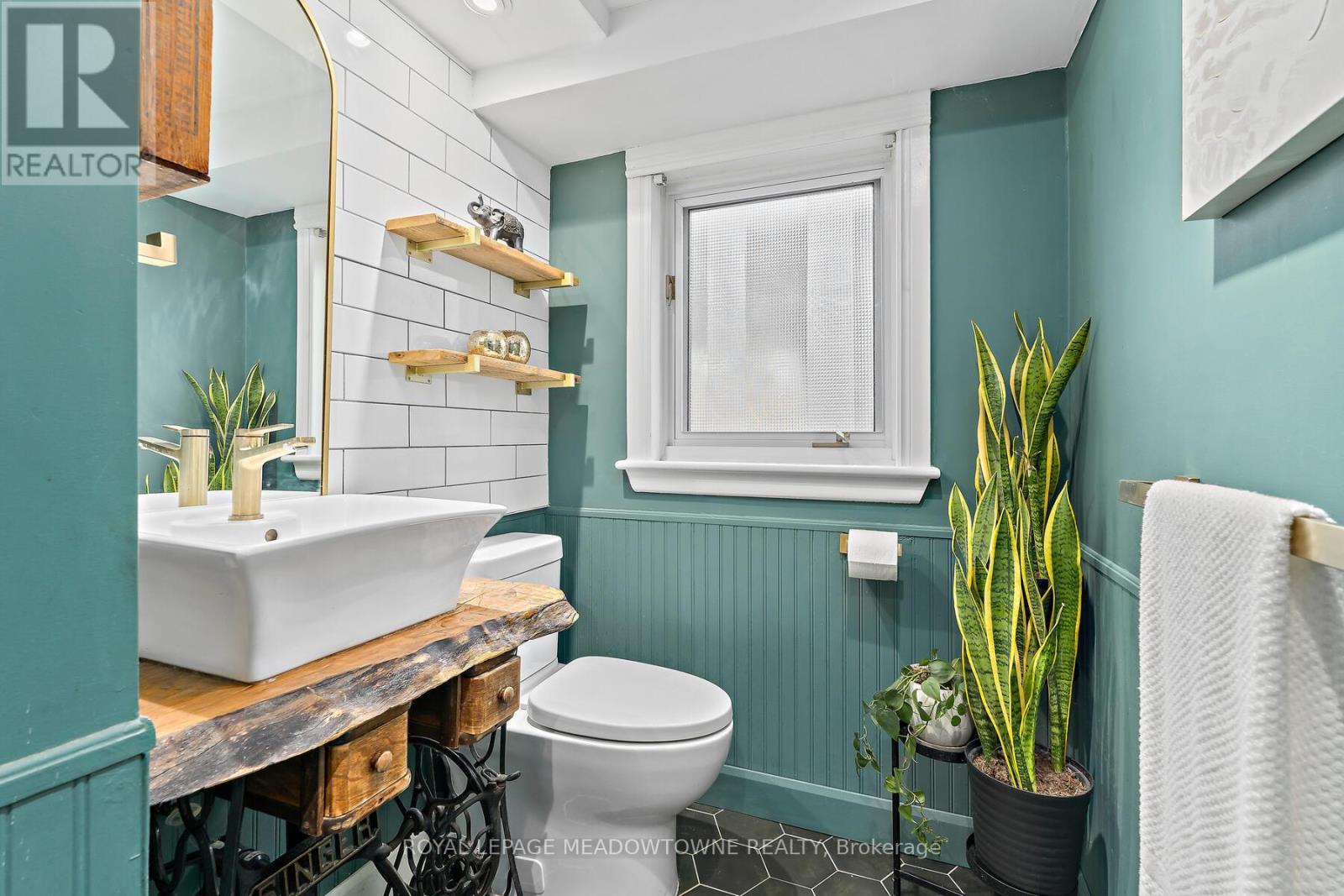 113 Elizabeth Drive, Halton Hills, Ontario  L7J 1B6 - Photo 16 - W12498888