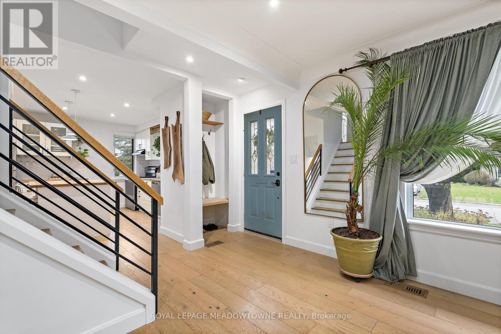 113 Elizabeth Drive, Halton Hills, Ontario  L7J 1B6 - Photo 3 - W12498888