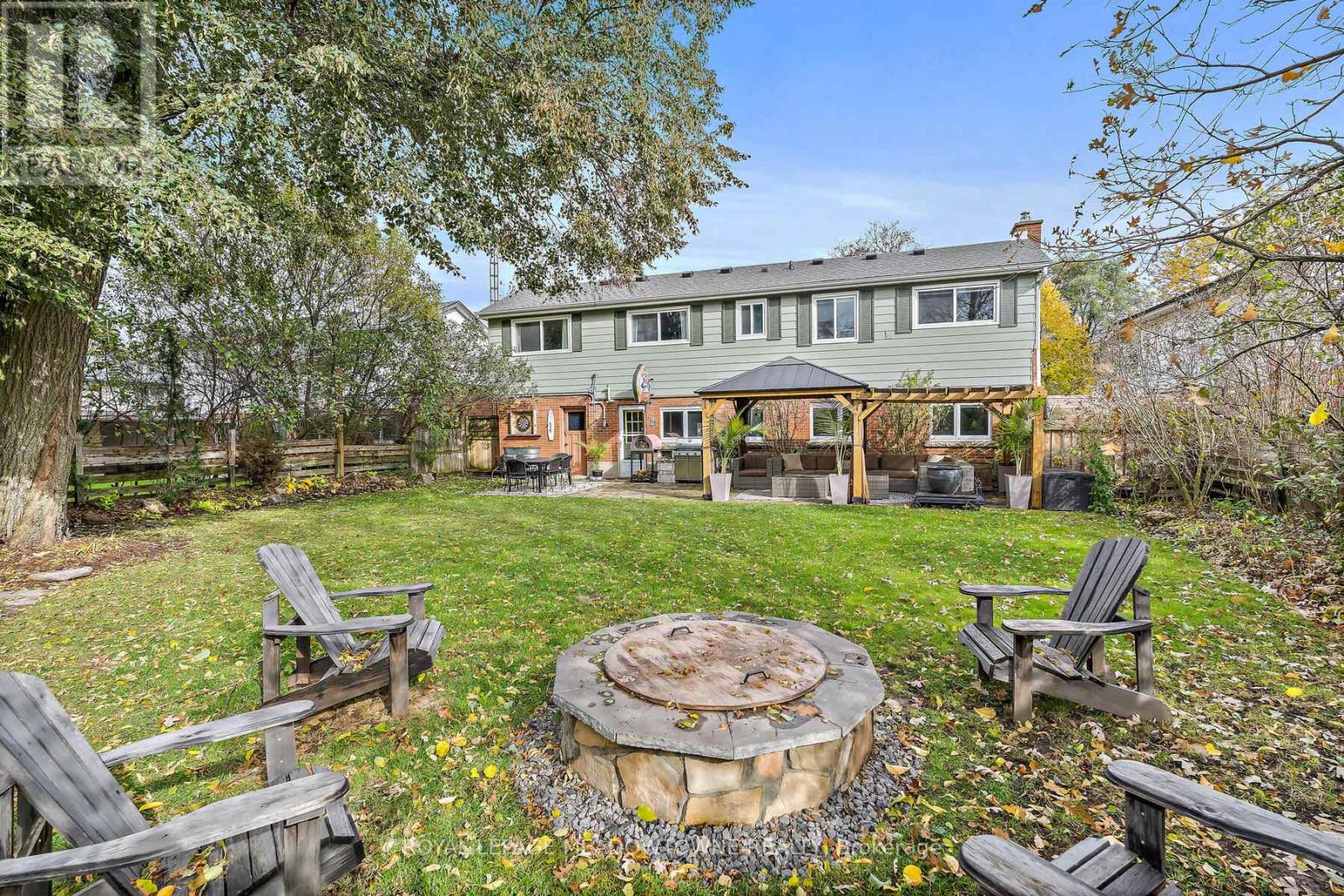 113 Elizabeth Drive, Halton Hills, Ontario  L7J 1B6 - Photo 35 - W12498888