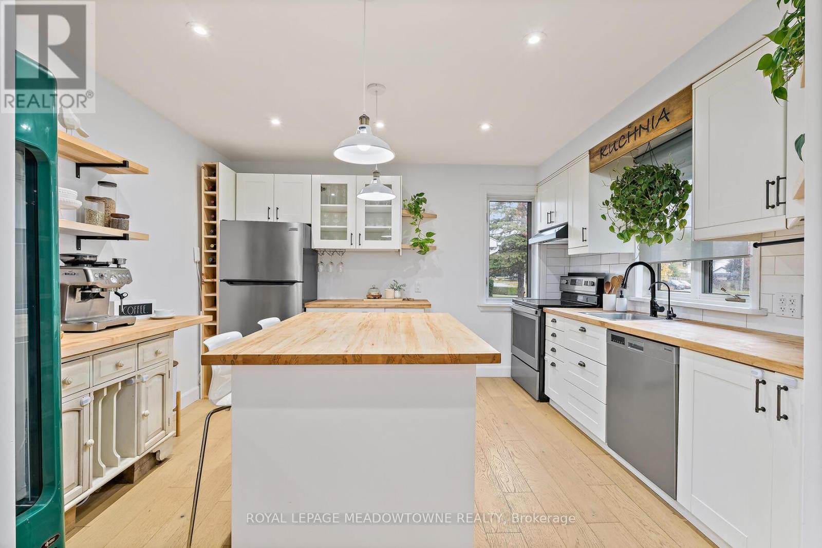 113 Elizabeth Drive, Halton Hills, Ontario  L7J 1B6 - Photo 5 - W12498888