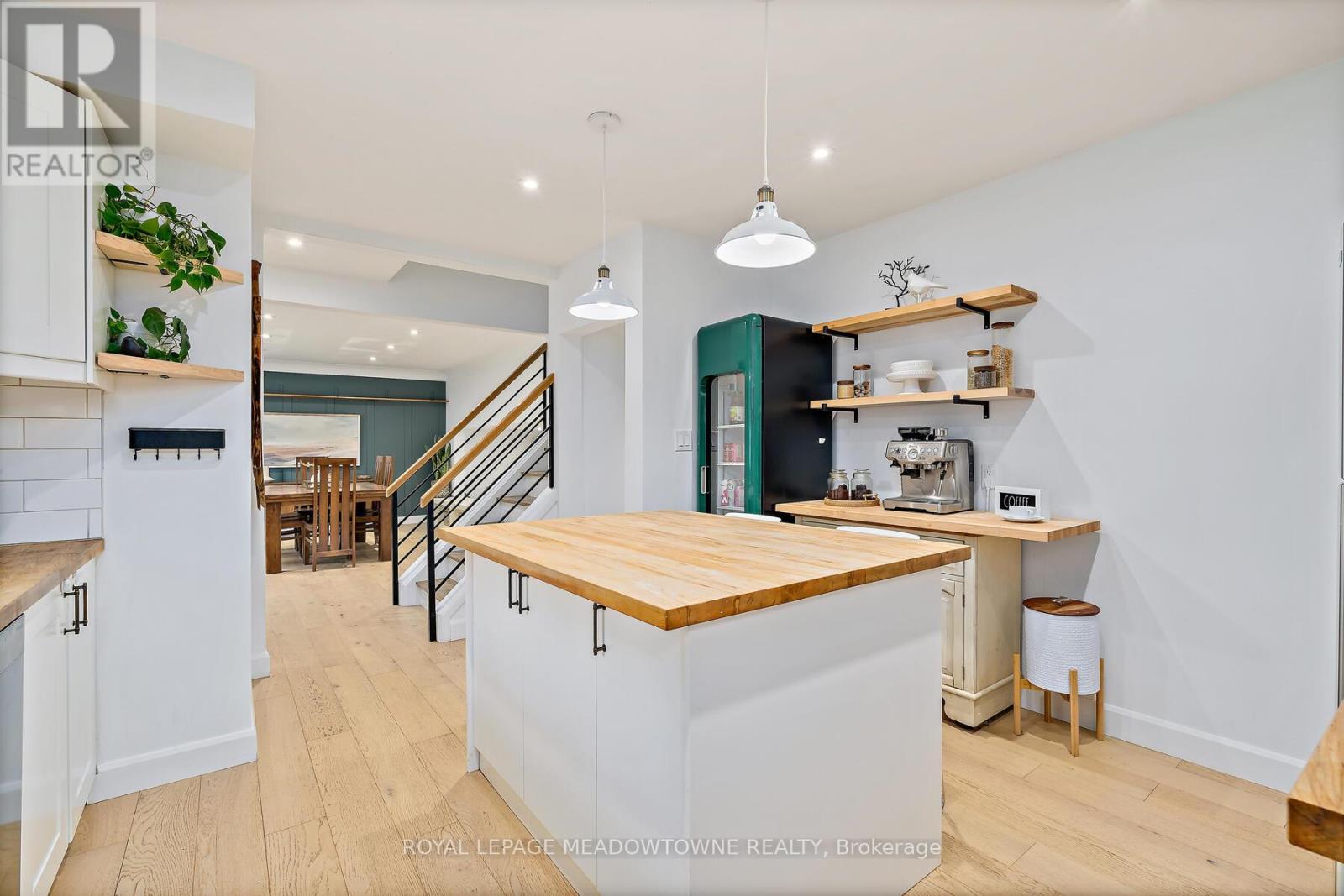 113 Elizabeth Drive, Halton Hills, Ontario  L7J 1B6 - Photo 6 - W12498888