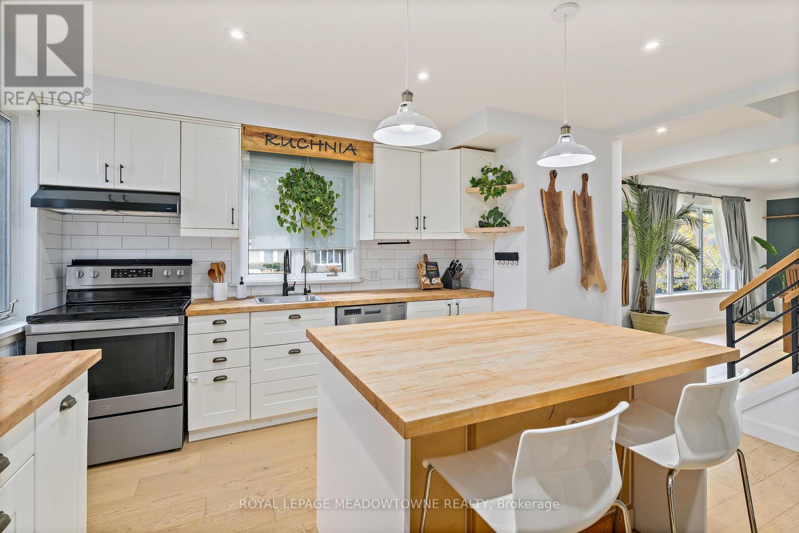 113 Elizabeth Drive, Halton Hills, Ontario  L7J 1B6 - Photo 7 - W12498888