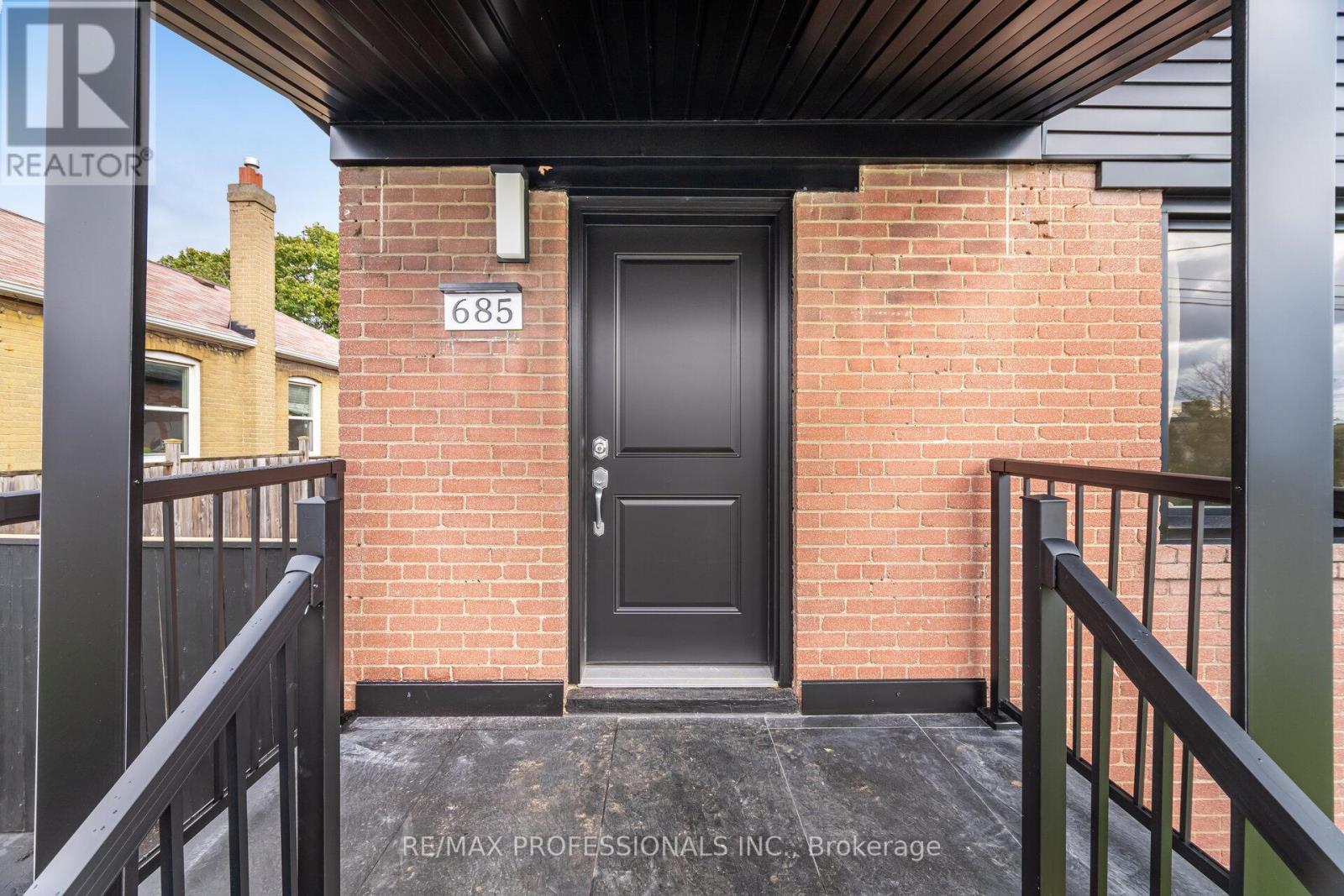 685 Kipling Avenue, Toronto, Ontario  M8Z 5G4 - Photo 3 - W12498932