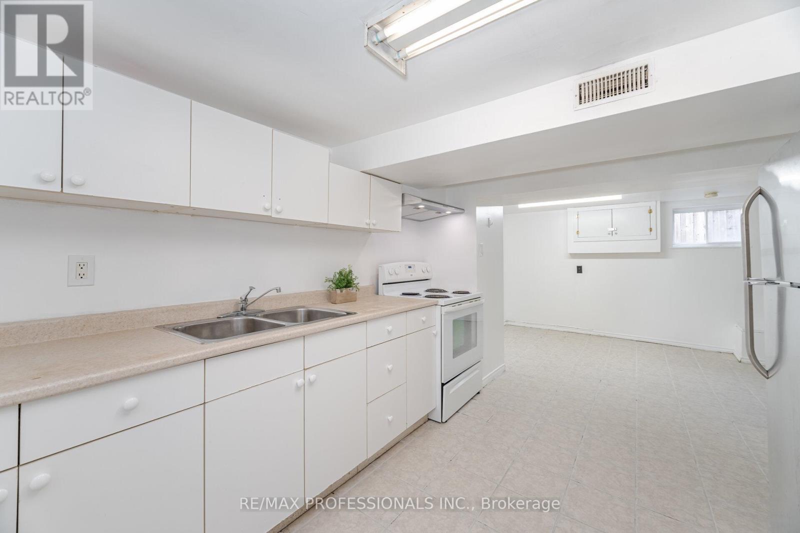 685 Kipling Avenue, Toronto, Ontario  M8Z 5G4 - Photo 34 - W12498932