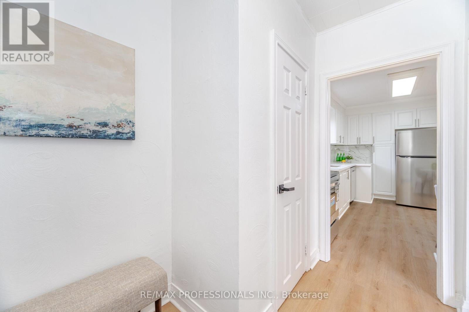 685 Kipling Avenue, Toronto, Ontario  M8Z 5G4 - Photo 5 - W12498932