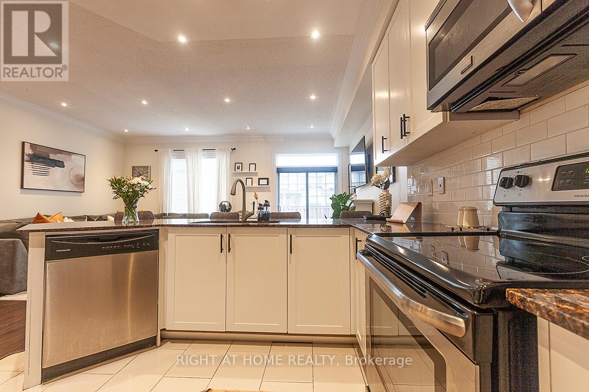 59 - 745 Farmstead Drive, Milton, Ontario  L9T 8B1 - Photo 14 - W12498944